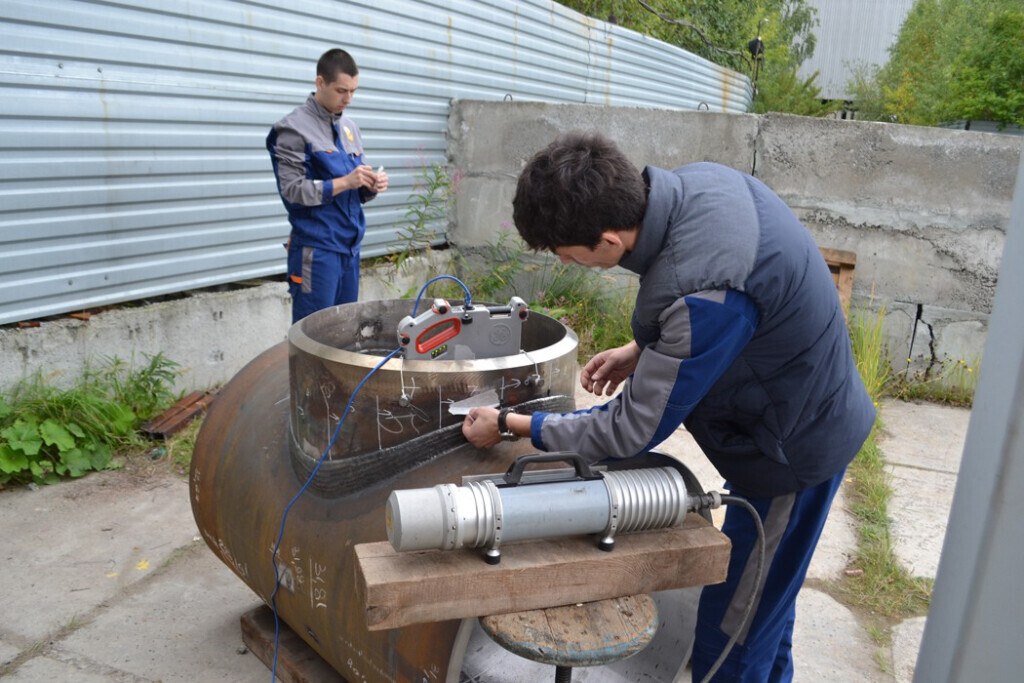 Угловое сварное соединение врезки трубы
