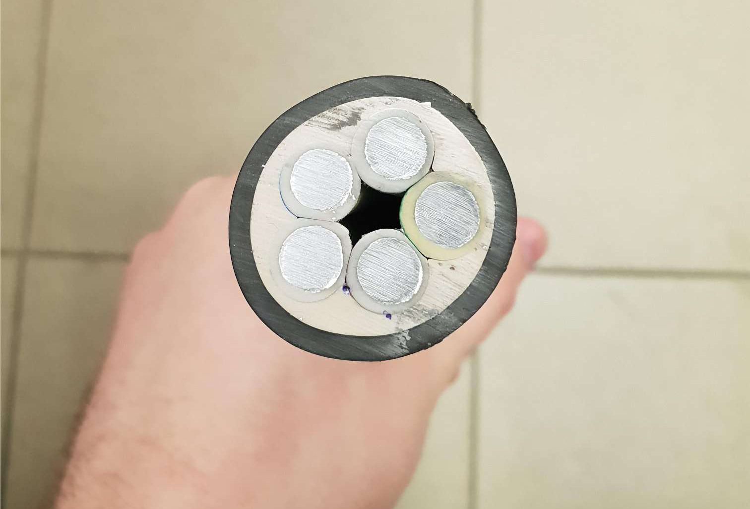 Контроль толщины пластмассовой изоляции силовых кабелей методом ультразвуковой толщинометрии фото 1