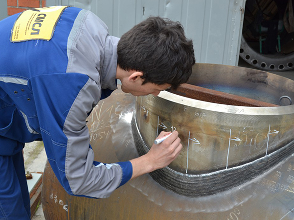 Угловое сварное соединение врезки трубы фото 1