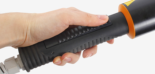 Кнопка «КОНТРОЛЬ» на рукоятке трансформатора электроискрового дефектоскопа «Корона 2.2»