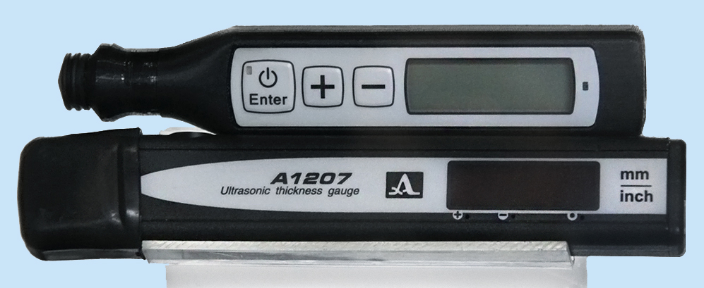 Щёточный веерный и Т-образный электроды входят в базовую комплектацию электроискрового дефектоскопа «Корона 2.1»